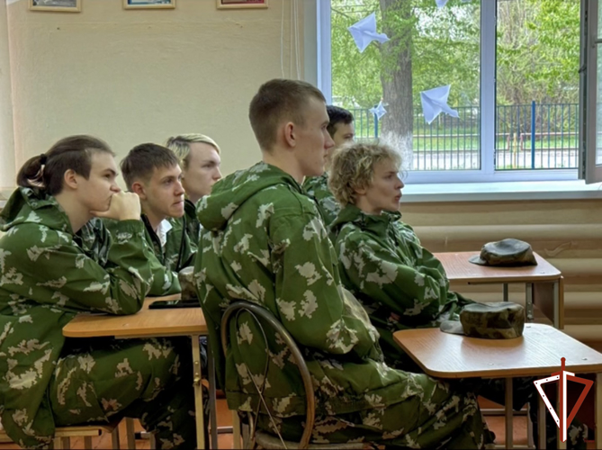 На Среднем Урале росгвардейцы приняли участие в военно-полевых сборах допризывной молодежи 