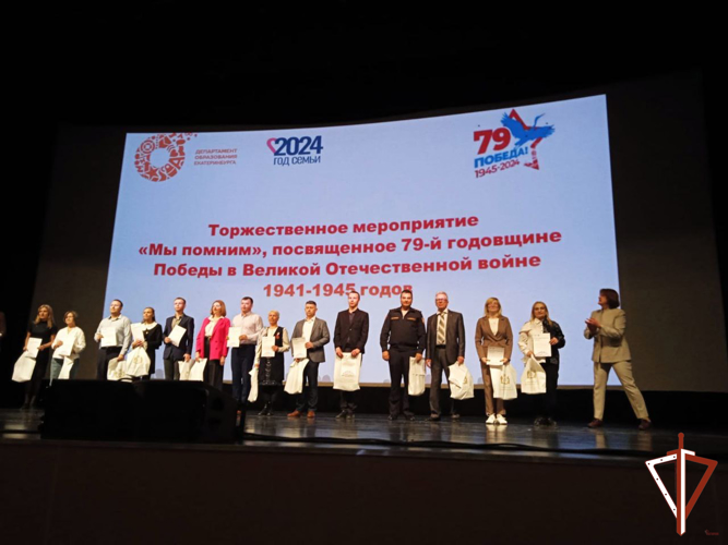 Росгвардеец в Екатеринбурге отмечен благодарностью Департамента образования 