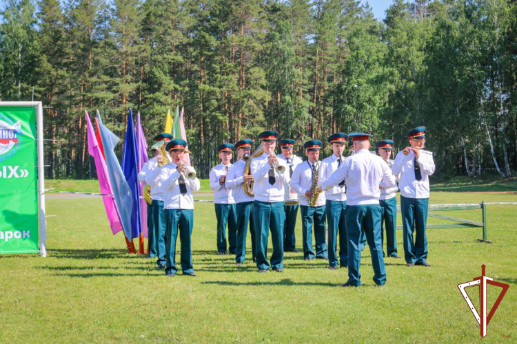 Выставка породистых собак памяти кинолога Росгвардии состоялась на Среднем Урале (видео)