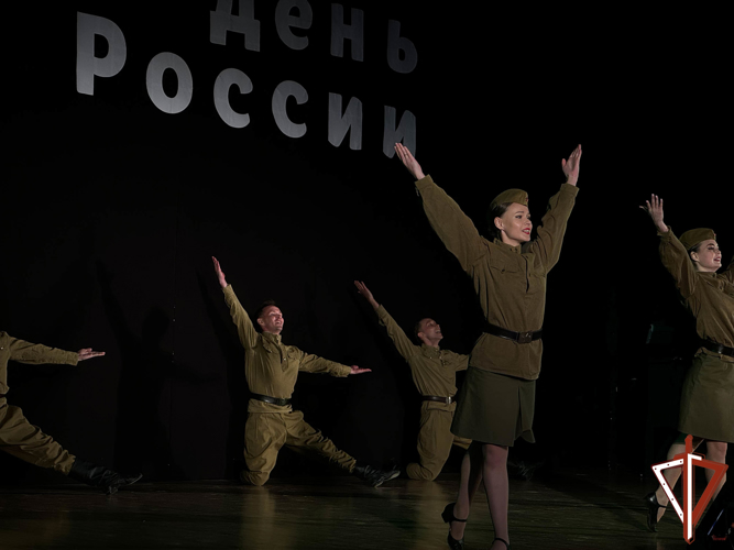 Военные музыканты Уральского округа Росгвардии поздравили жителей Свердловской области с Днем России