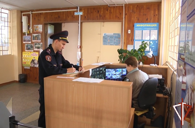 На Среднем Урале росгвардейцы проверили готовность детских оздоровительных лагерей к работе