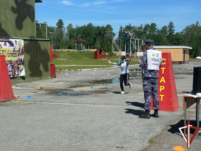В Уральском округе Росгвардии определили сильнейших спортсменов в легкоатлетическом кроссе и служебном биатлоне