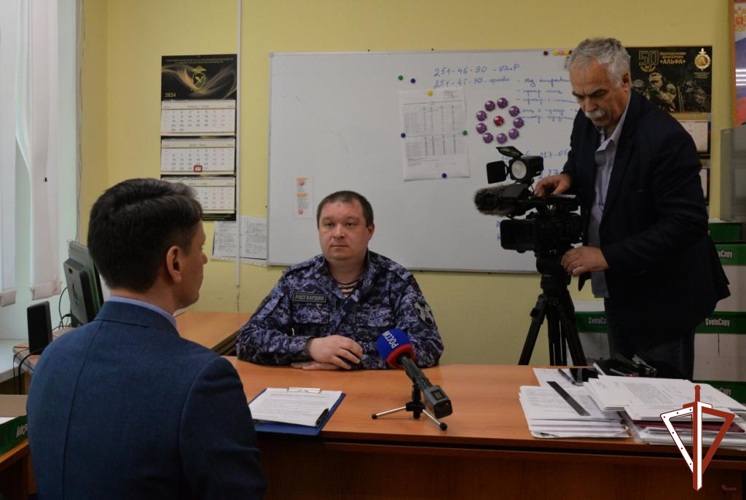 В Екатеринбурге представитель Росгвардии напомнил телезрителям о неукоснительном соблюдении закона в сфере владения гражданским оружием (ВИДЕО)