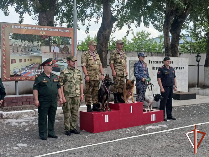 Кинолог Управления Росгвардии по Свердловской области вошла в тройку лидеров чемпионата округа