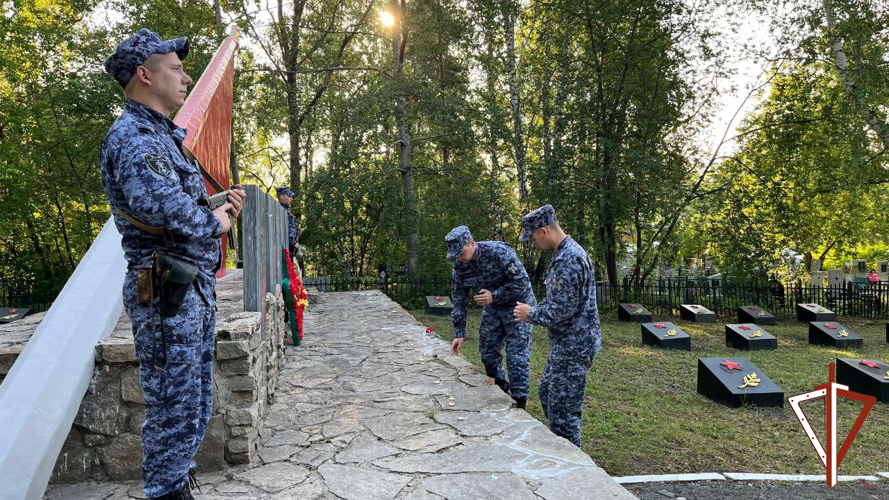 Росгвардейцы принимают участие в мероприятиях, посвященных Дню памяти и скорби в Свердловской области