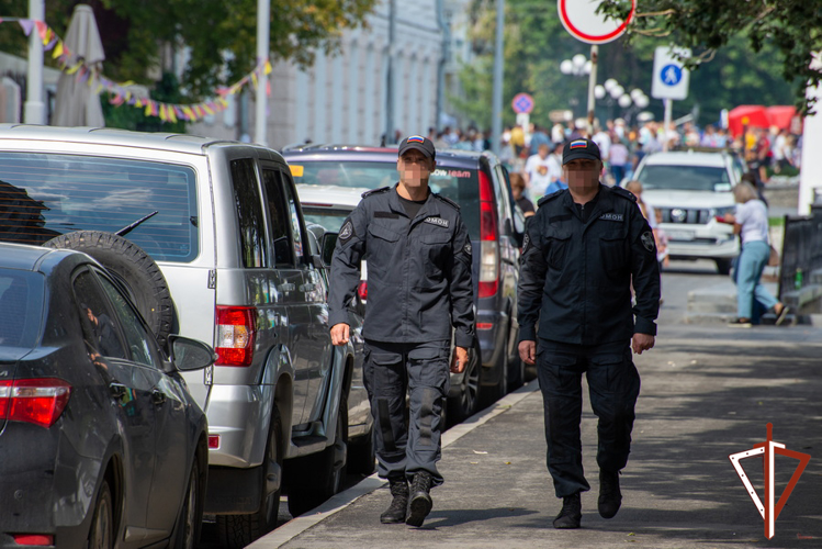 Росгвардия обеспечила правопорядок на праздновании Дня России в Свердловской области