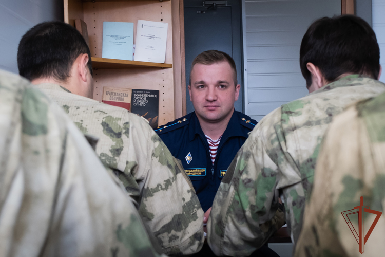 Военнослужащие Уральского округа Росгвардии отработали действия по противопожарной защите аэродрома
