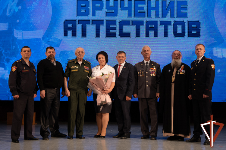 Представители Росгвардии приняли участие в торжественных церемониях вручения аттестатов на Урале
