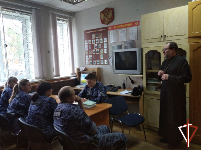 На Среднем Урале росгвардейцы почтили память небесного покровителя войск - Святого князя Владимира