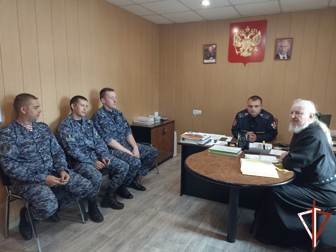 На Среднем Урале росгвардейцы почтили память небесного покровителя войск - Святого князя Владимира
