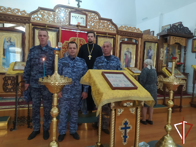 На Среднем Урале росгвардейцы почтили память небесного покровителя войск - Святого князя Владимира
