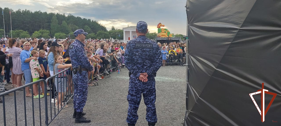 В Екатеринбурге Росгвардия обеспечила правопорядок на массовых мероприятиях, приуроченных празднованию Дня строителя