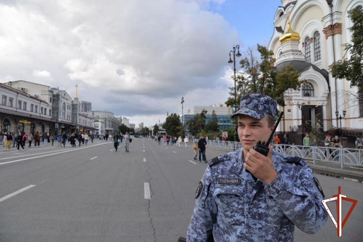 Росгвардия обеспечила правопорядок во время празднования 301-й годовщины образования Екатеринбурга