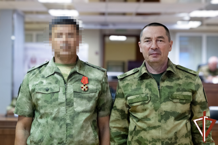 Военнослужащим Уральского округа Росгвардии вручены государственные награды