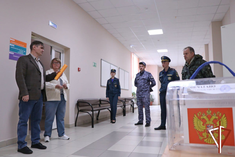 Росгвардейцы обеспечили правопорядок в Единый день голосования в  Свердловской области 