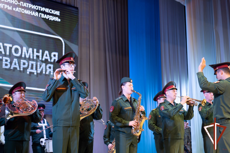 На Среднем Урале ветераны Росгвардии отметили наградами организаторов юношеских военно-спортивных игр «Атомная гвардия»