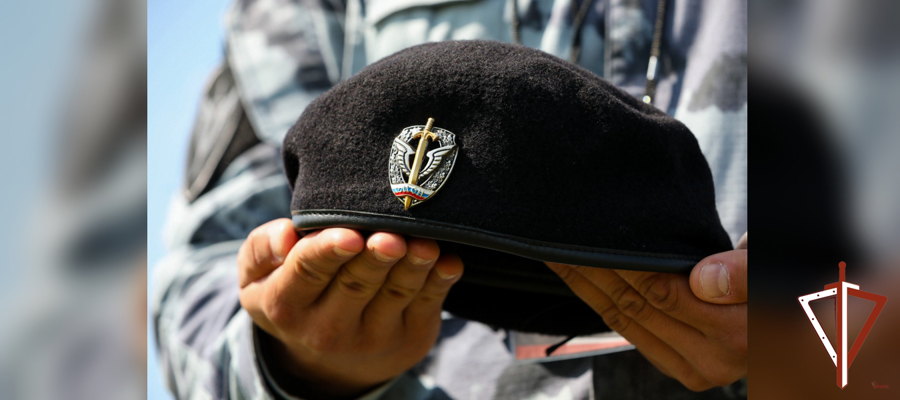 Сотрудники ОМОН и СОБР Росгвардии прошли испытания на право ношения знака отличия полицейского спецназа