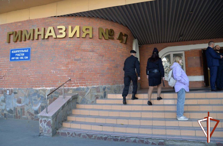 В Свердловской области росгвардейцы обеспечили охрану общественного порядка в период празднования Дня знаний