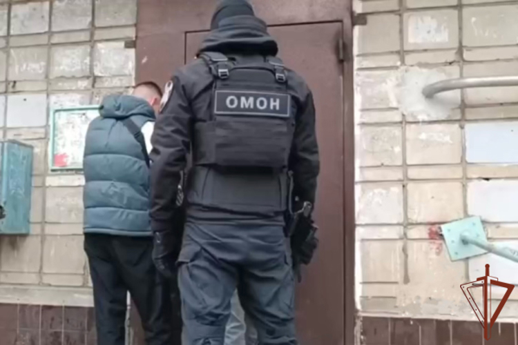На Среднем Урале при содействии ОМОН Росгвардии задержана группа подозреваемых в серии имущественных преступлений