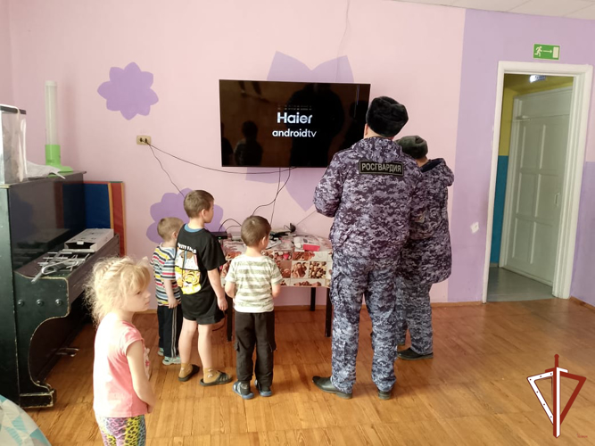 На Среднем Урале росгвардейцы принимают участие в мероприятиях, посвященных Дню отца