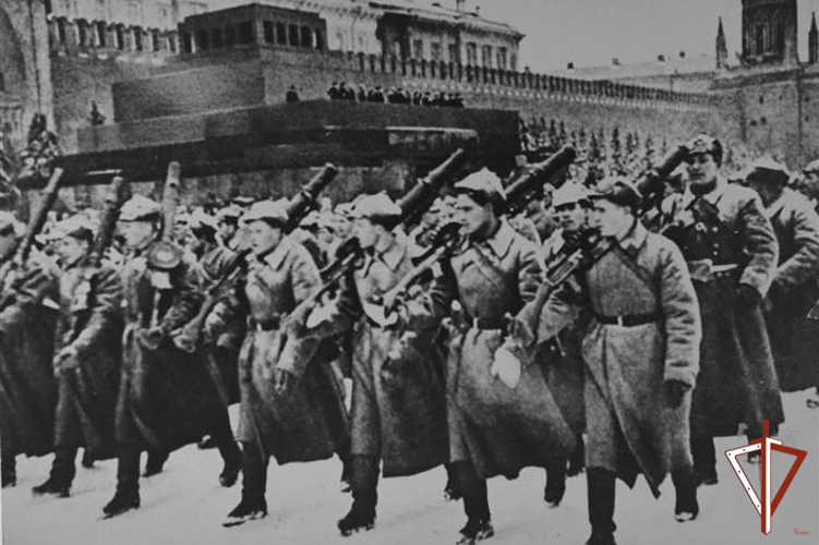 83 года назад воины НКВД – защитники Москвы участвовали в легендарном военном параде на Красной площади