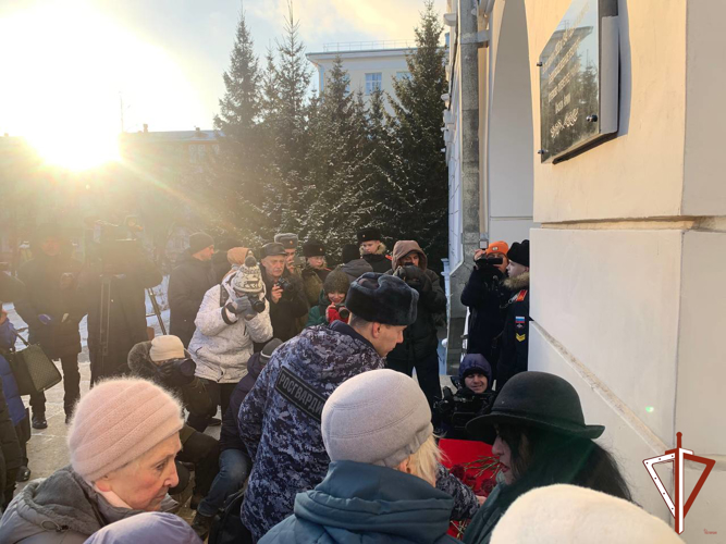 Представитель Росгвардии принял участие в открытии памятной доски, посвященной выпускникам Свердловского военного пехотного (стрелково-пулемётного) училища Красной Армии