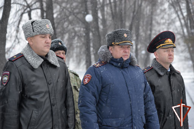 В Екатеринбурге росгвардейцы почтили память сослуживцев, погибших при исполнении  служебных обязанностей