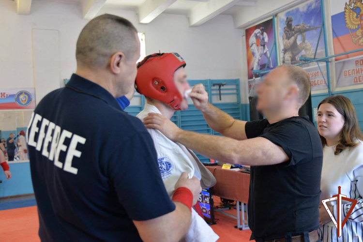 В Екатеринбурге росгвардейцы продемонстрировали навыки рукопашного боя