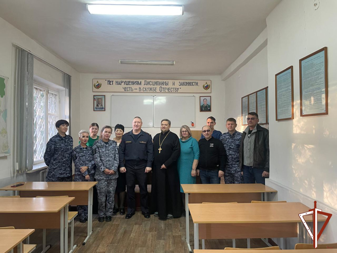 На Среднем Урале росгвардейцы встретились с представителем Русской православной церкви