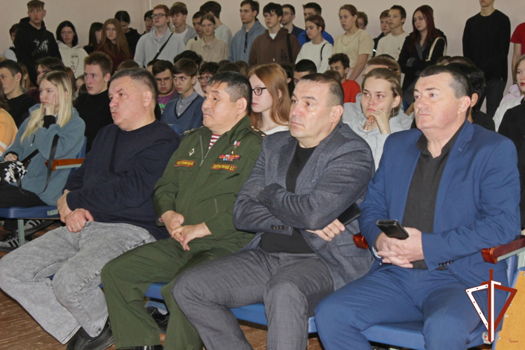 На Среднем Урале состоялся урок мужества для молодежи с участием Героя России Серика Султангабиева