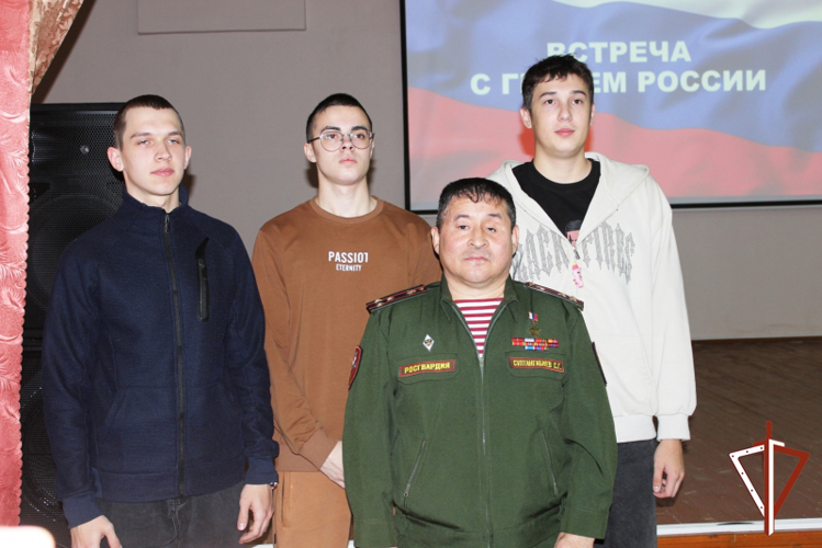 На Среднем Урале состоялся урок мужества для молодежи с участием Героя России Серика Султангабиева