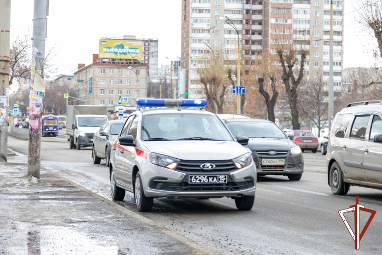 В Екатеринбурге при содействии Росгвардии задержана подозреваемая в серии краж в торговом центре