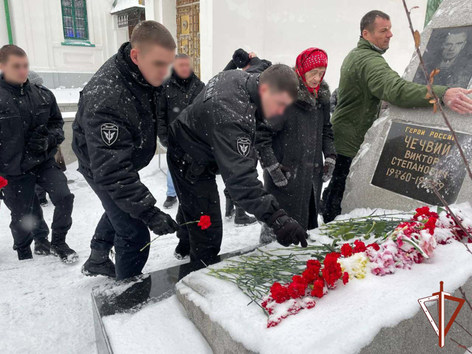 На Среднем Урале росгвардейцы почтили память Героя России Виктора Чечвия