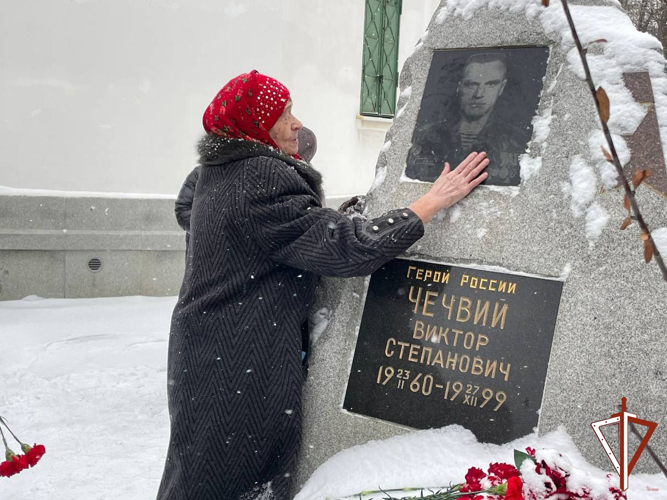 На Среднем Урале росгвардейцы почтили память Героя России Виктора Чечвия