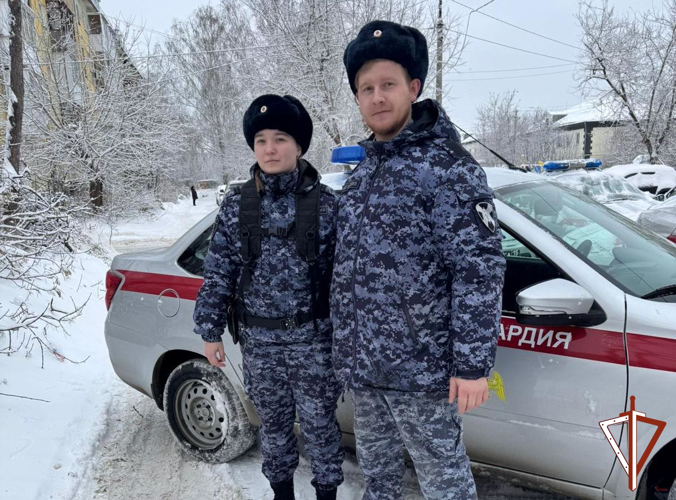 Росгвардейцы оказали содействие в ликвидации последствий автомобильной аварии в Свердловской области