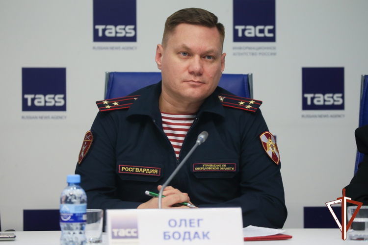 В Екатеринбурге с участием представителя Росгвардии состоялась пресс-конференция по итогам обеспечения безопасности в период новогодних праздников 