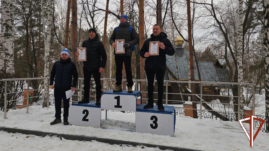 На Среднем Урале росгвардейцы приняли участие в состязаниях по военно-спортивному многоборью