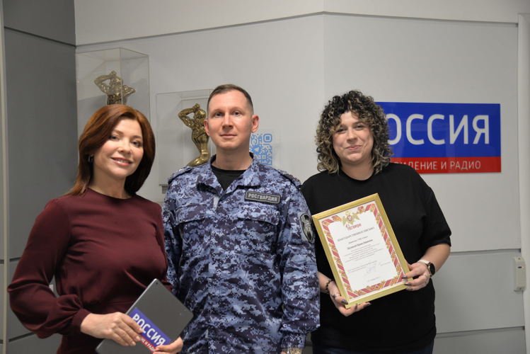 Журналисты региональных СМИ в Свердловской области поздравили сотрудников пресс-службы Росгвардии с профессиональным праздником