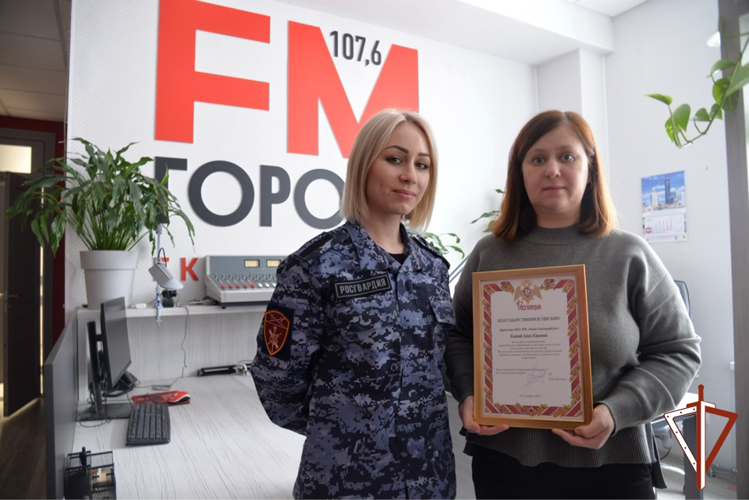 Журналисты региональных СМИ в Свердловской области поздравили сотрудников пресс-службы Росгвардии с профессиональным праздником