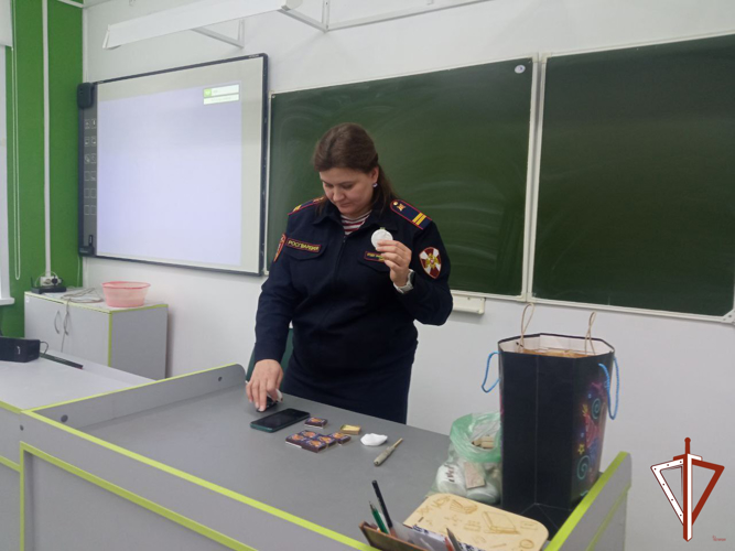 Росгвардейцы на Среднем Урале начали Год защитника Отечества с патриотических мероприятий со школьниками