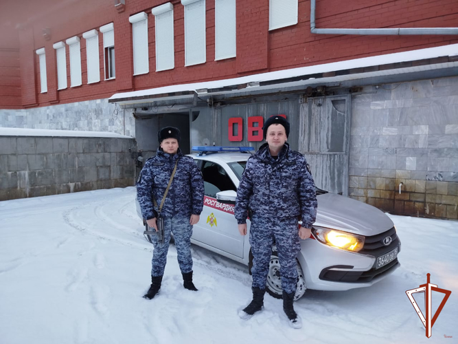 На Среднем Урале росгвардейцы оперативно предотвратили возгорание в гаражном массиве