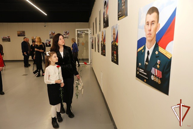 В профессиональный праздник для росгвардейцев в Екатеринбурге состоялся концерт Вики Цыгановой 