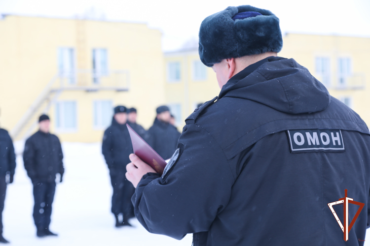 В Екатеринбурге бойцы ОМОН Росгвардии почтили память погибших товарищей