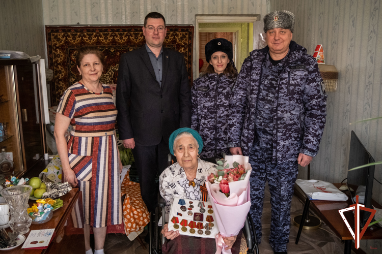 Сотрудники территориального управления Росгвардии на Среднем Урале приняли участие во вручении наград ветеранам Великой Отечественной войны