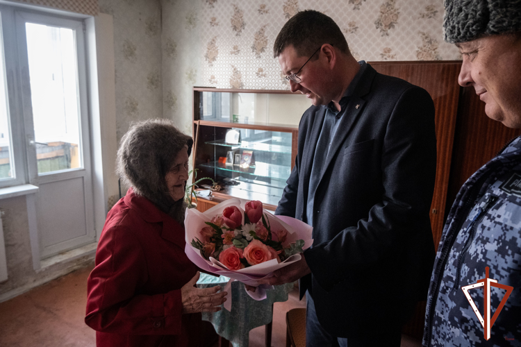 Сотрудники территориального управления Росгвардии на Среднем Урале приняли участие во вручении наград ветеранам Великой Отечественной войны