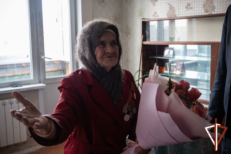 Сотрудники территориального управления Росгвардии на Среднем Урале приняли участие во вручении наград ветеранам Великой Отечественной войны