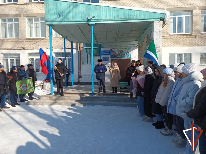 Мемориальную доску погибшему воину правопорядка открыли в Свердловской области