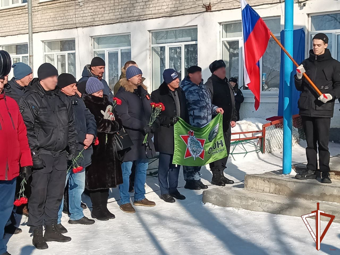 Мемориальную доску погибшему воину правопорядка открыли в Свердловской области