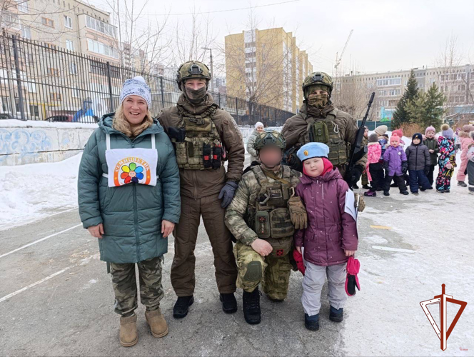 Росгвардейцы в Екатеринбурге проводят патриотические мероприятия с подшефной молодежью