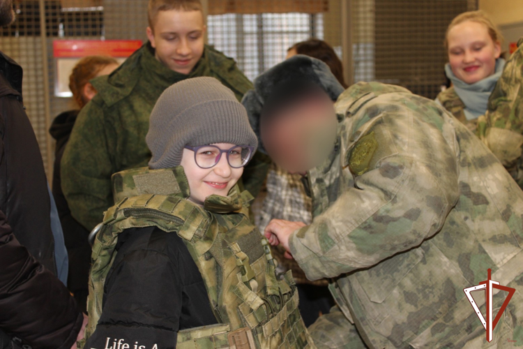 Росгвардейцы в Екатеринбурге проводят патриотические мероприятия с подшефной молодежью